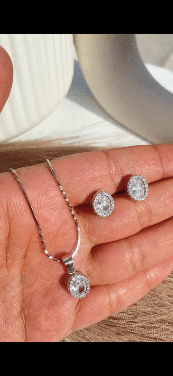 Oval Solitaire Pendant Set