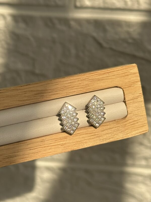Minimal Studs