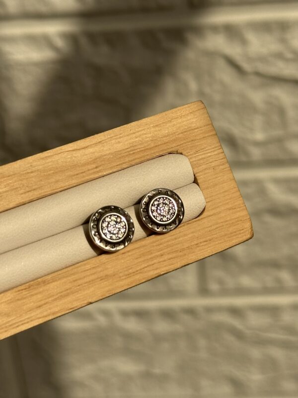 Minimal Studs