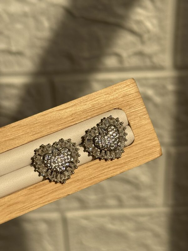 Minimal Studs - Image 2