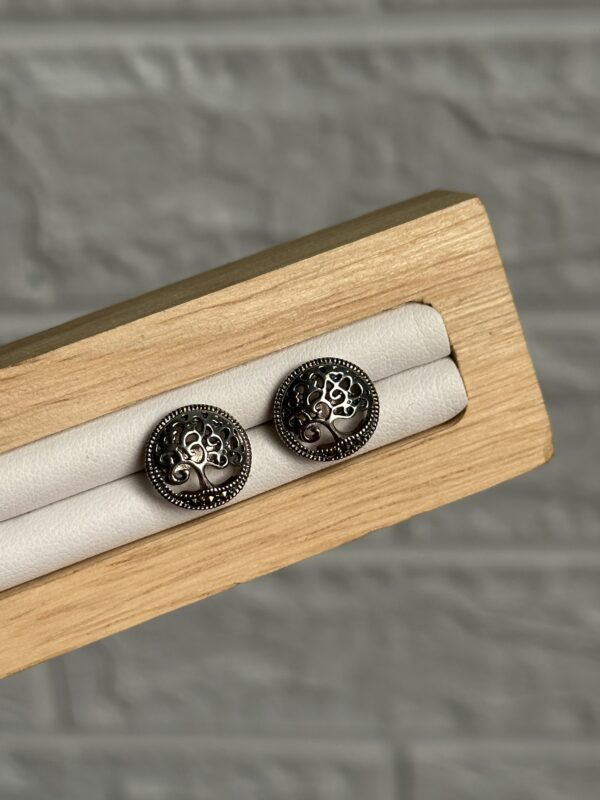 Minimal Studs - Image 2