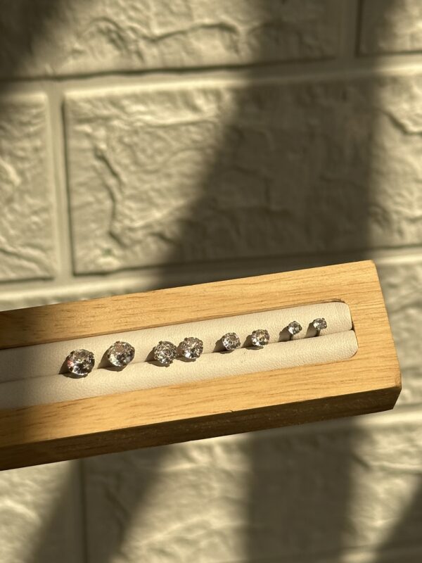 Minimal Studs - Image 2