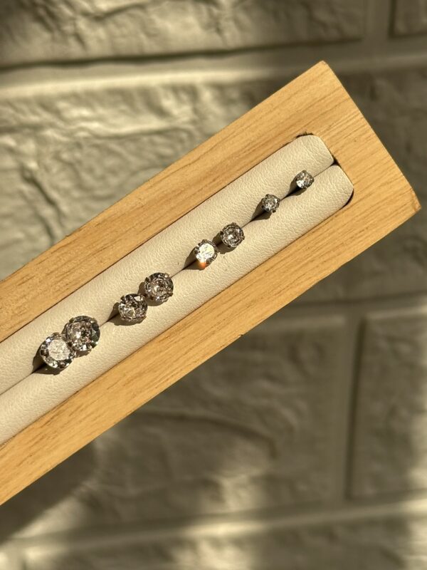 Minimal Studs - Image 4