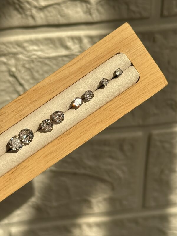 Minimal Studs - Image 5